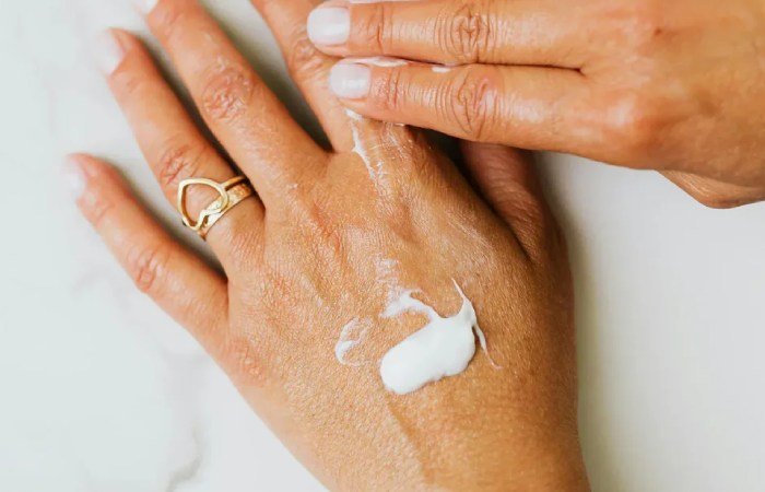 dot and key vitamin c moisturizer texture